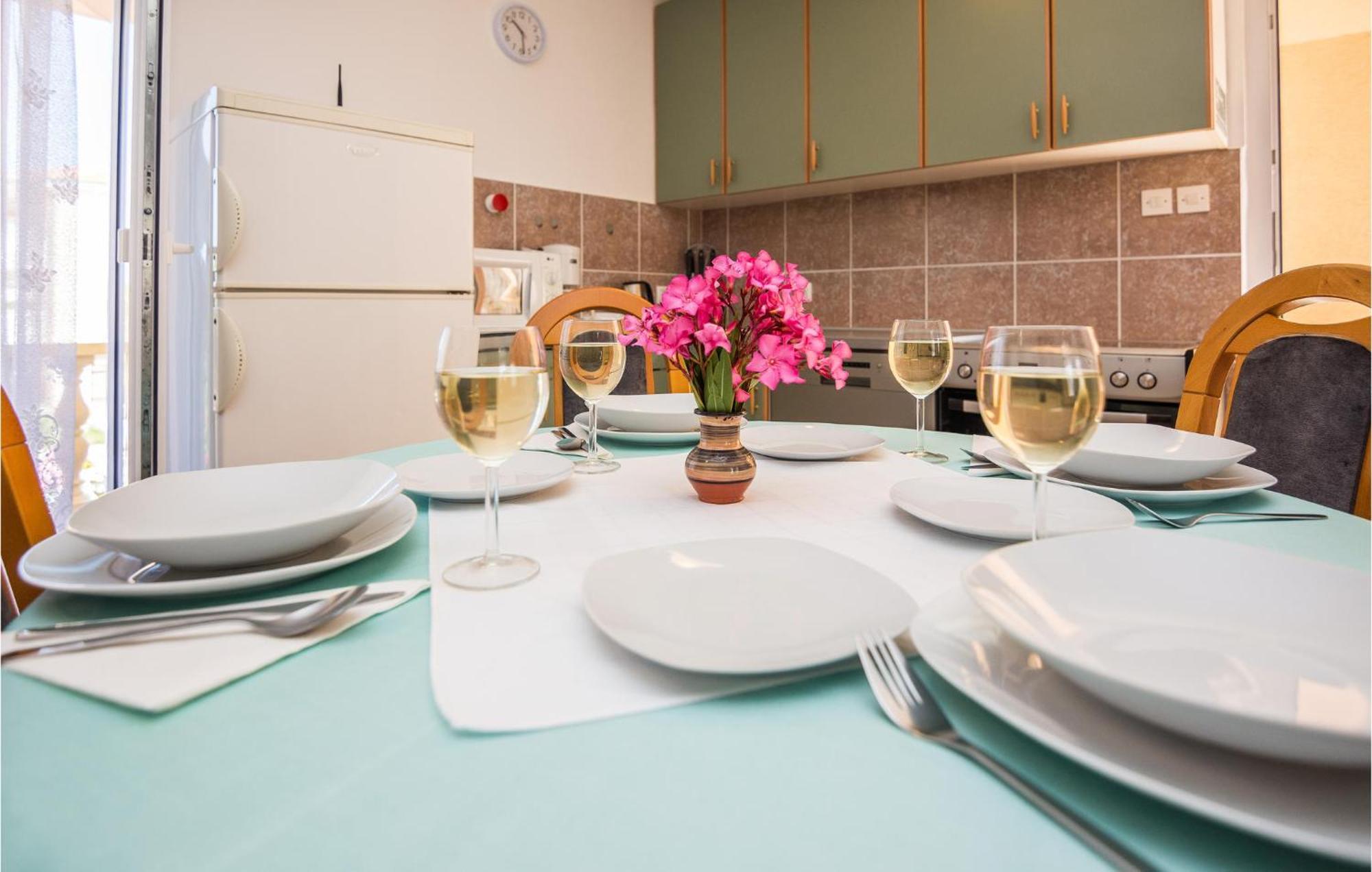 Beautiful Apartment In Privlaka With Kitchen Экстерьер фото